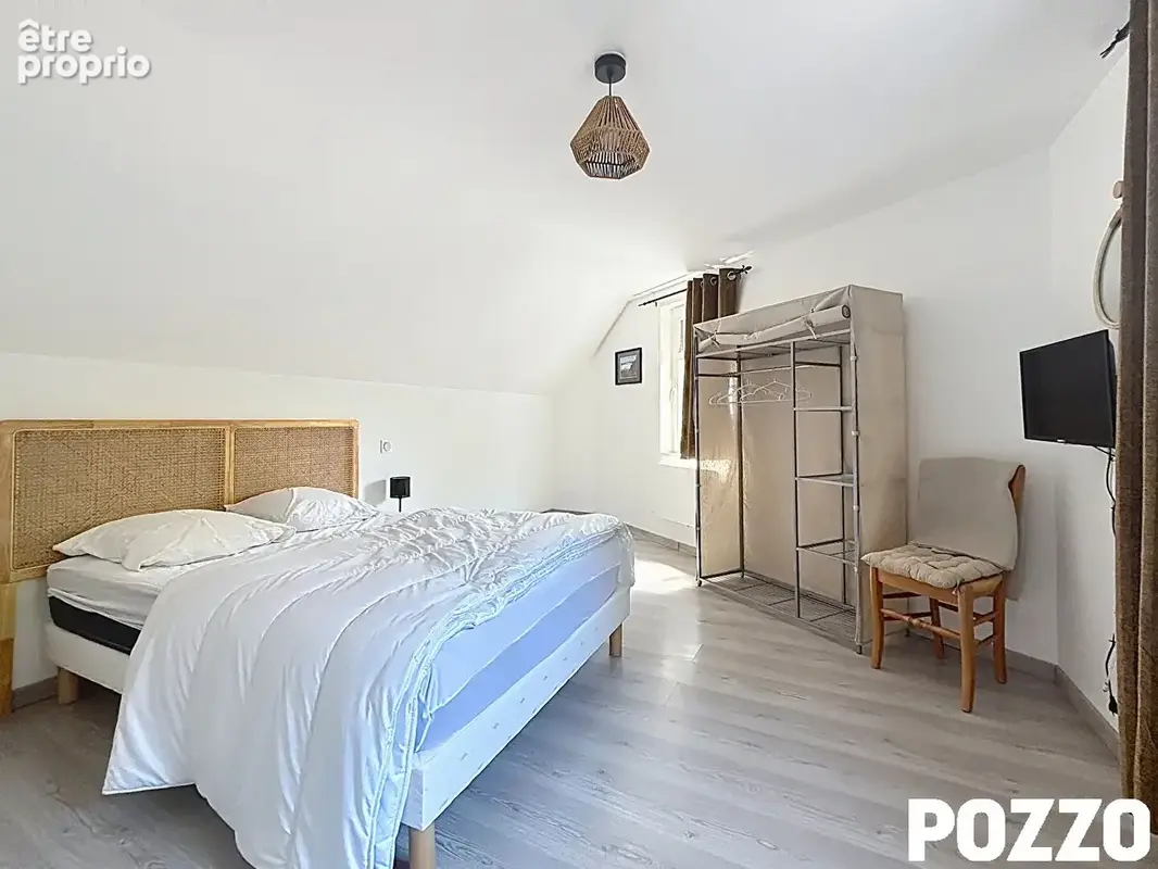 Bord de mer, Murs commerciaux  comprenant Fonds de commerce avec logement F3 au dessus et et maison F3 en très bon état général, - photo 6