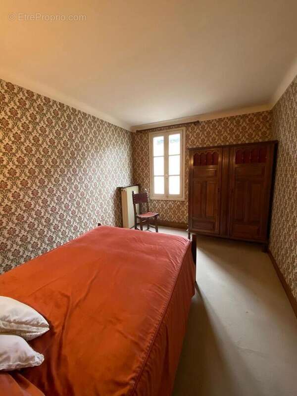 Maison à LE PUY-NOTRE-DAME