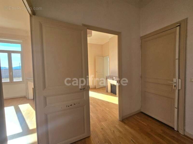 Appartement à SAINT-CYR-SUR-MER