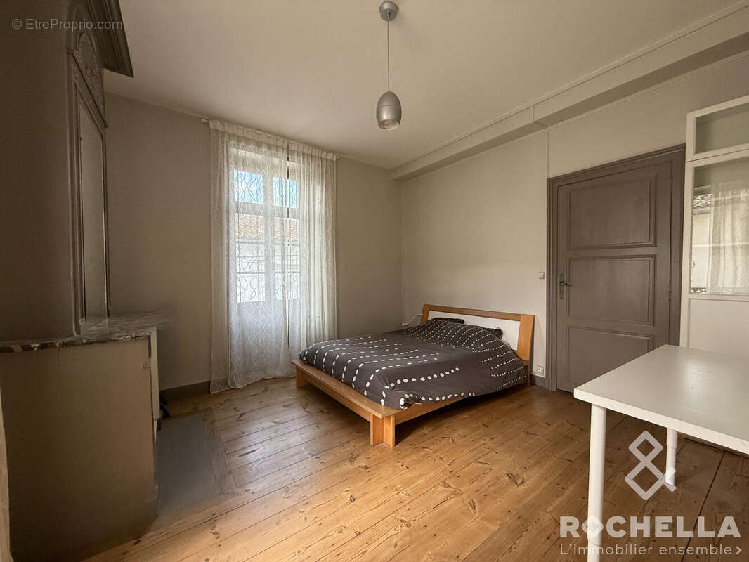 Maison à SAINT-JEAN-D'ANGELY