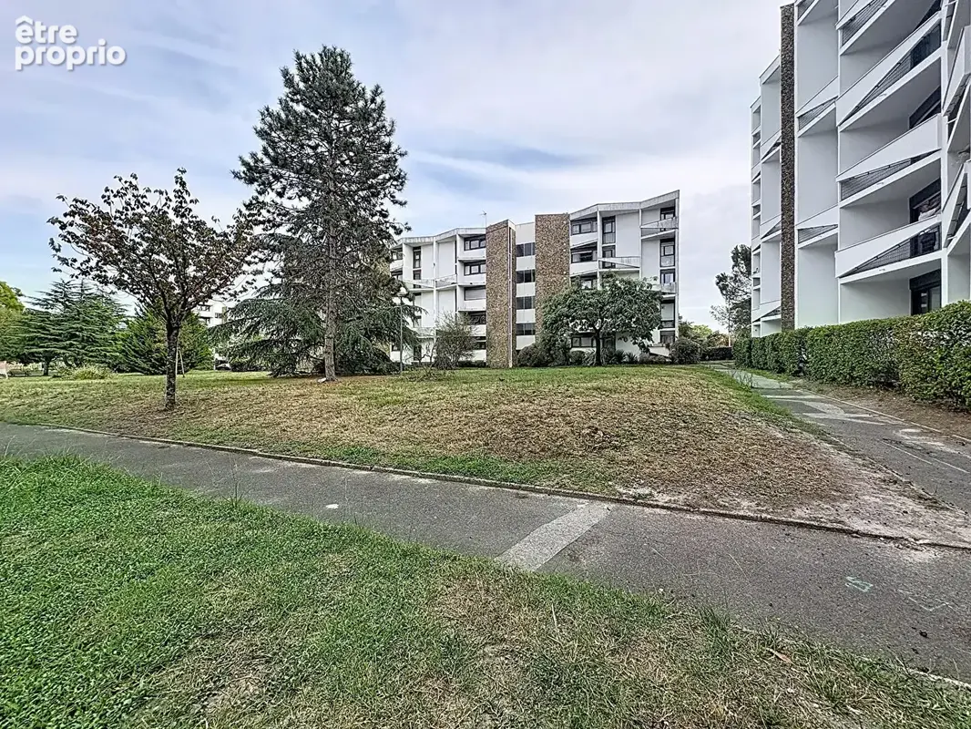 Appartement 4 pièce(s) - 79.86 m² proche tram et facs - photo 14