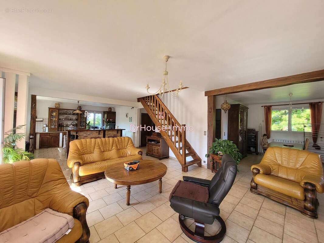 Maison à LA SELLE-SUR-LE-BIED