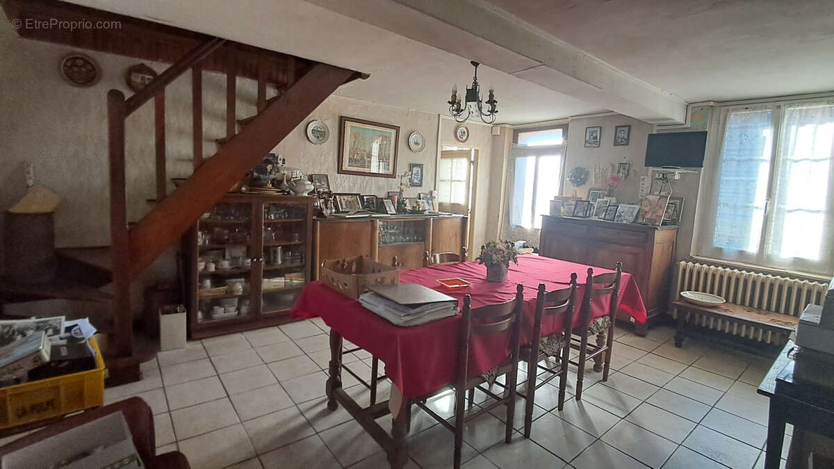 Ancien corps de ferme avec grand terrain - photo 3