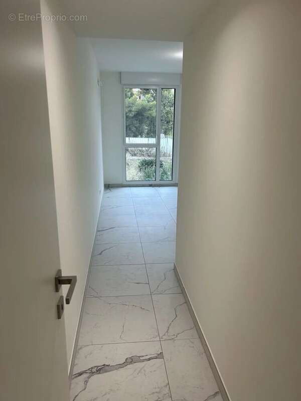 Appartement à SAINT-LAURENT-DU-VAR