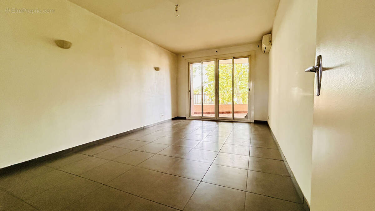 Appartement à CUERS