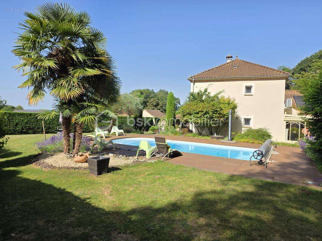 Magnifique Propriété de charme de 204m² à Chaulgnes avec Piscine et dépendances - photo 25
