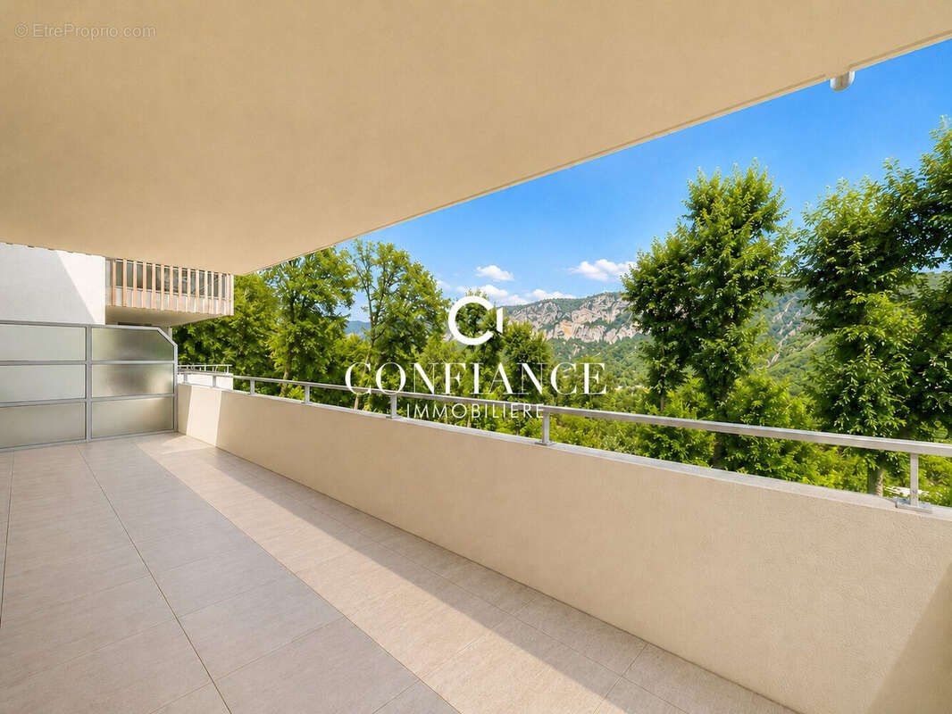 Appartement à GILETTE