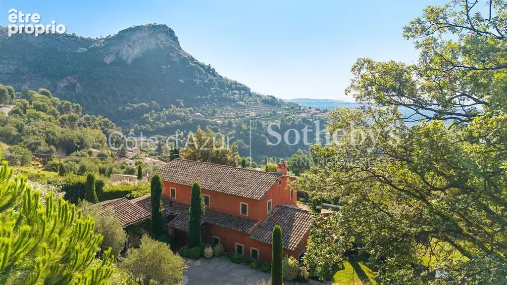 Vence bastide néo provençale avec vue mer, piscine chauffée et jardin paysager de 4 300 m² - photo 9