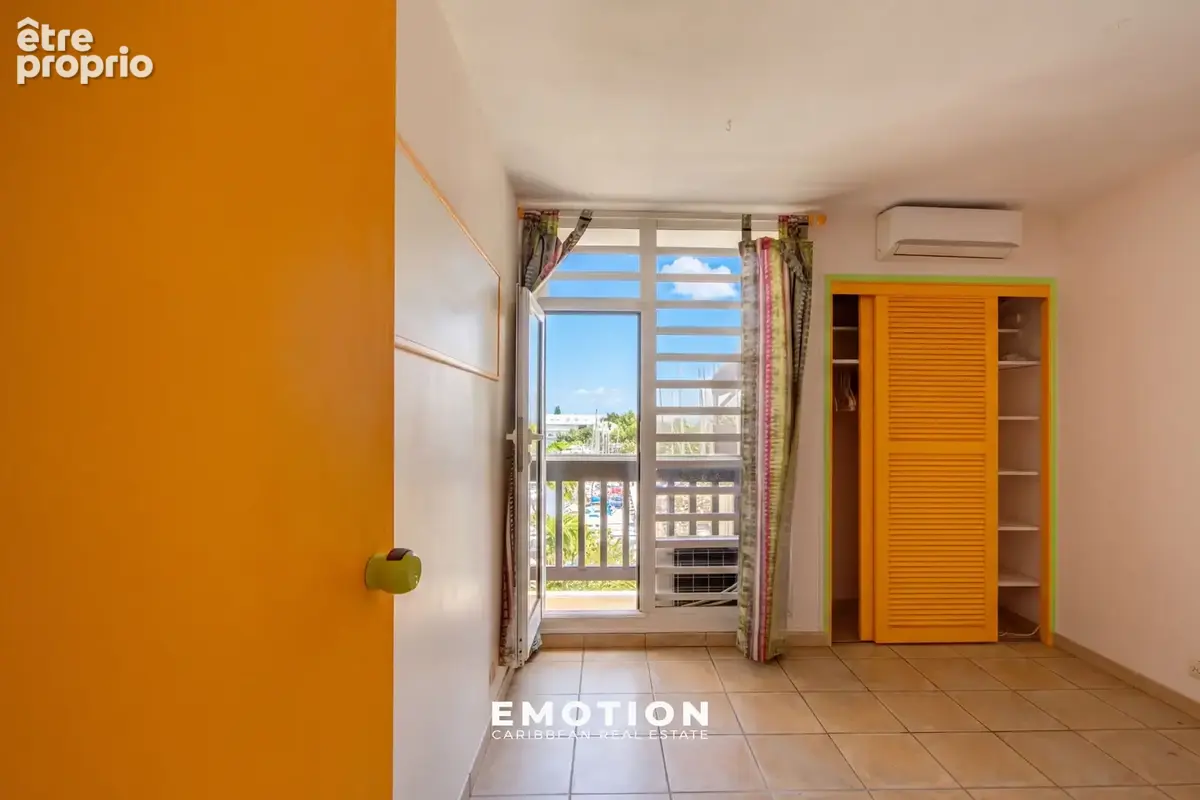 Appartement T2   53,48 m2, vue marina et mer + grand box fermé de 15 m2 + une cave de 4,5 m2 - Marina du Gosie - photo 8