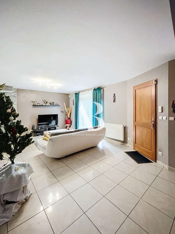 Maison à LA CHAPELLE-RABLAIS