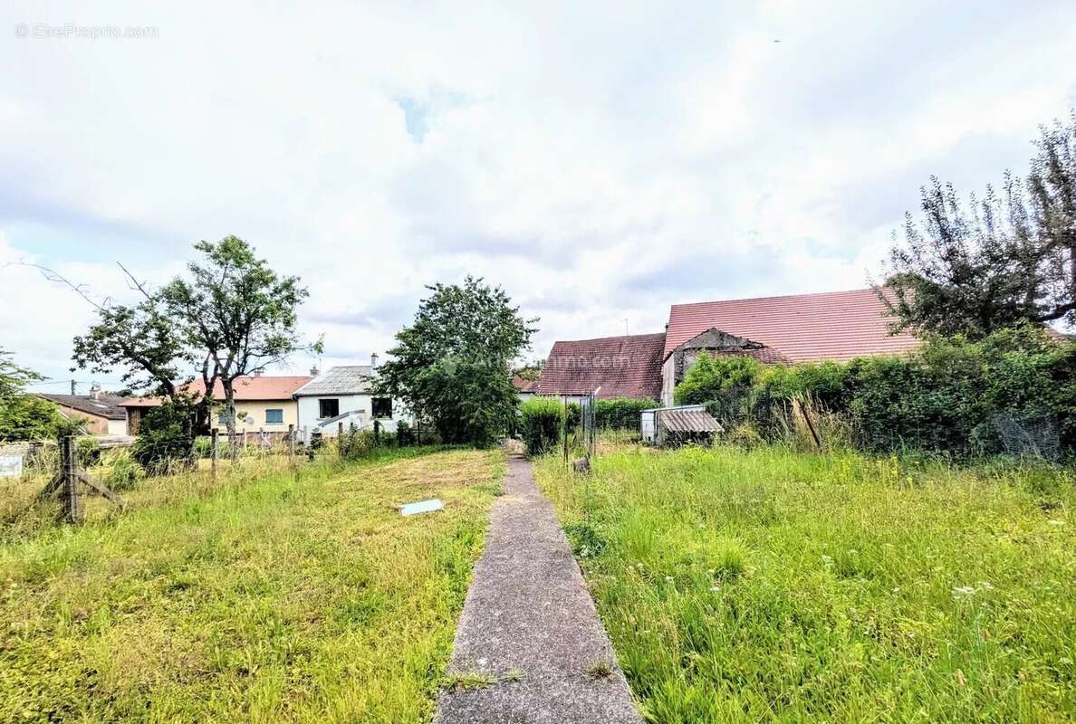 Maison à NEUFCHATEAU