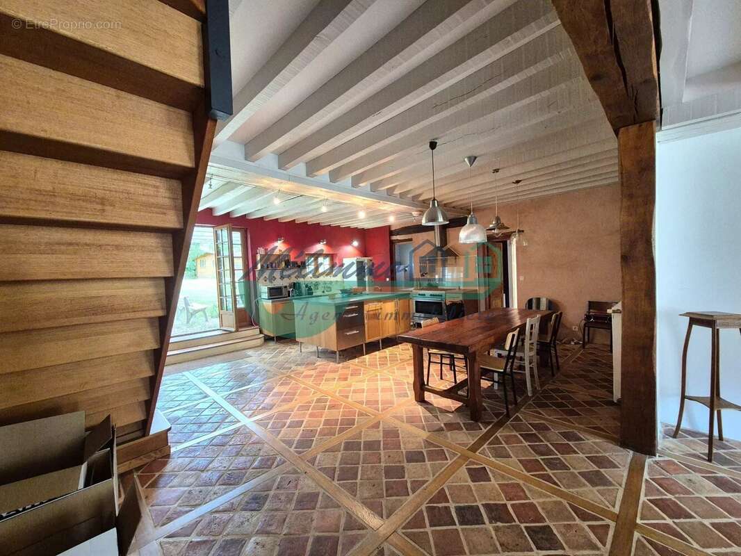Maison 372 m² à Moutiers-En-Puisaye  - photo 4