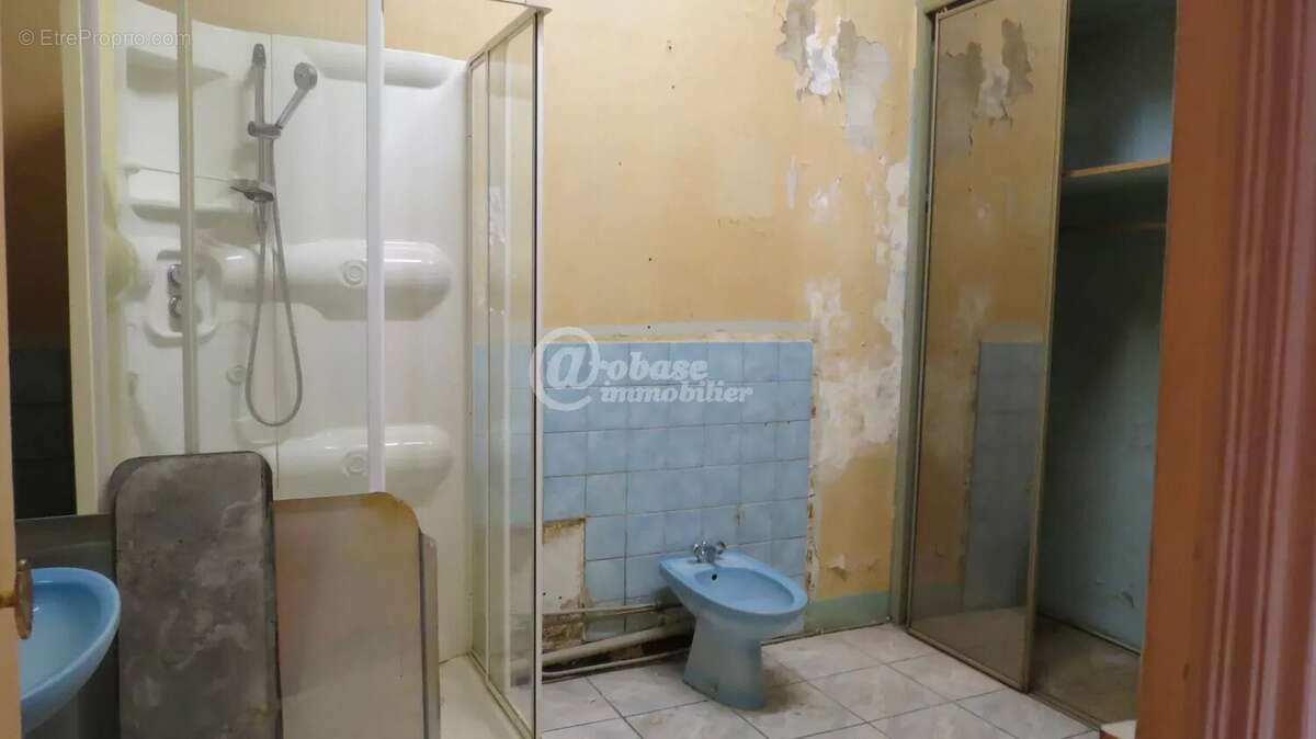 Chave/Eugène Pierre T4 dans bel immeuble ancien - photo 11