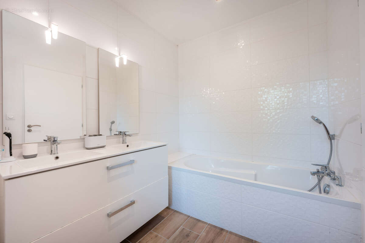 Maison 5 chambres + piscine + garage sur terrain 1035 m2 - photo 11