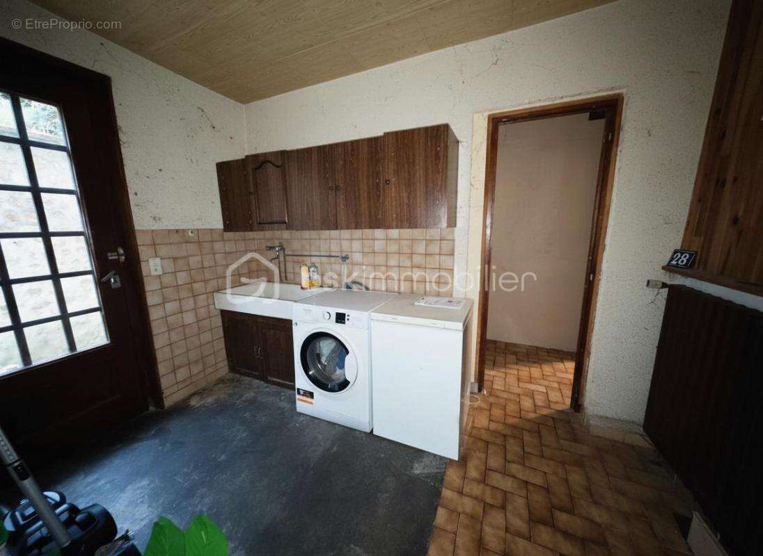 Maison familiale de 155 m² – 4 chambres – Fort potentiel – Centre de Rugles - photo 8
