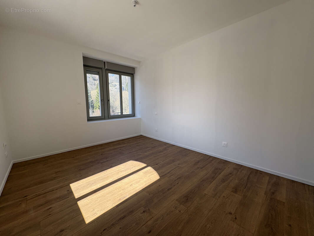 Appartement à LA CLUSE-ET-MIJOUX