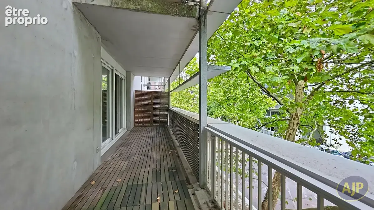 A Bordeaux 33800 Appartement rénové avec extérieur 14m² et parking ! - photo 6