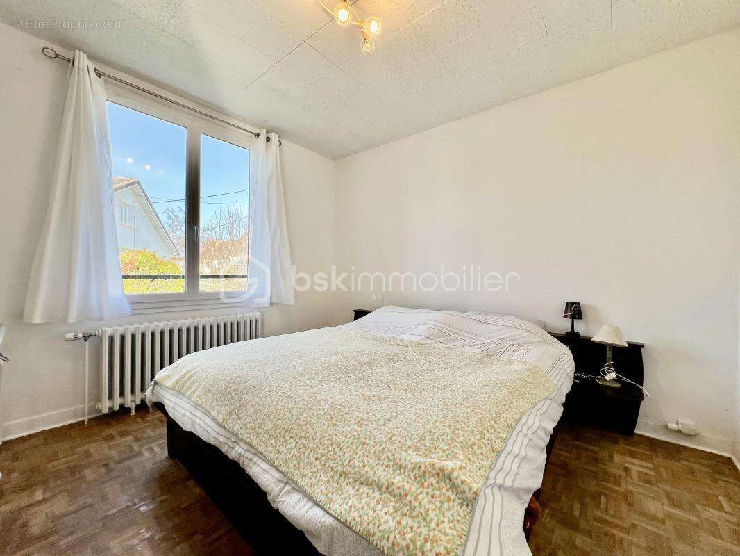 Maison à LAROCHE-SAINT-CYDROINE