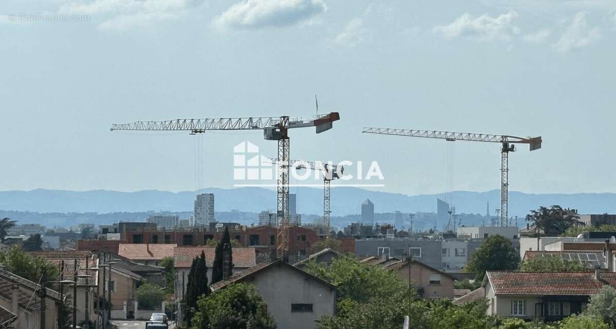 Appartement à DECINES-CHARPIEU
