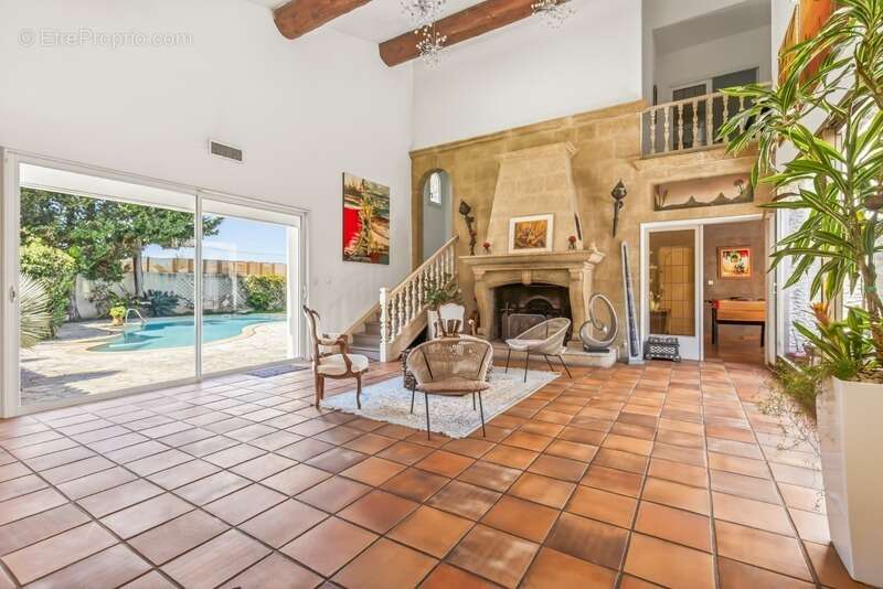 Maison à CHATEAUNEUF-LES-MARTIGUES