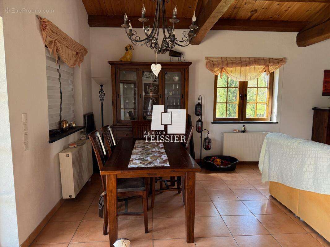 Maison à SAINT-PIERRE-SAINT-JEAN