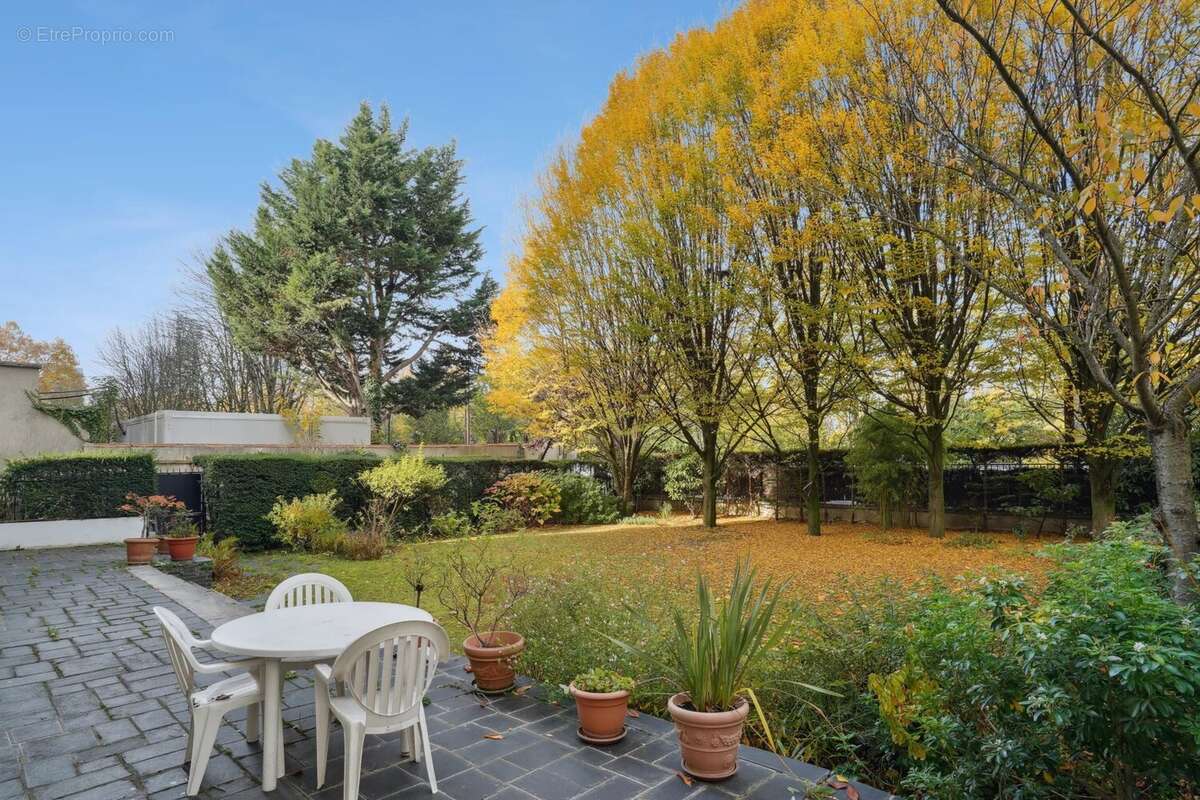 Appartement à NEUILLY-SUR-SEINE