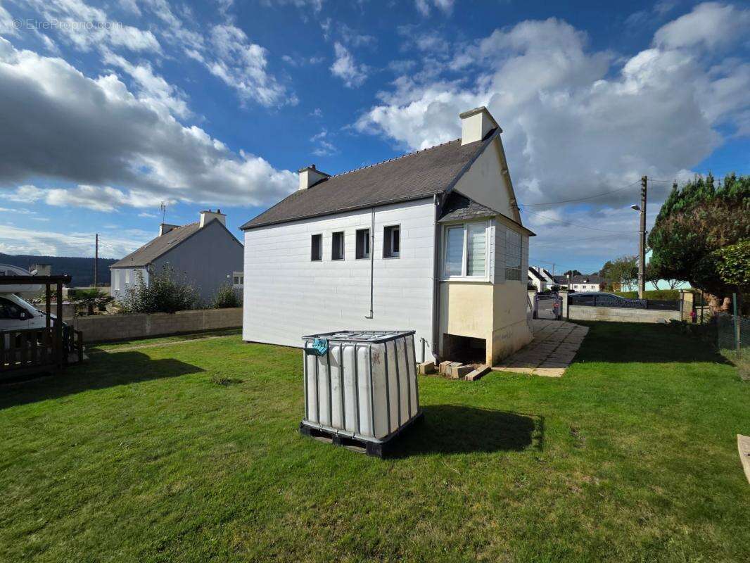 Maison à CHATEAUNEUF-DU-FAOU
