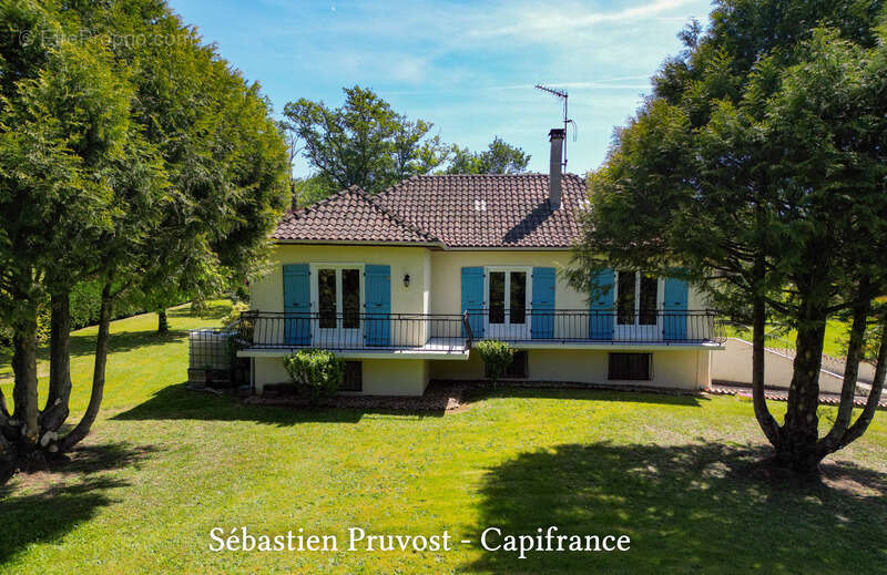 Maison à SAINT-PARDOUX-LA-RIVIERE