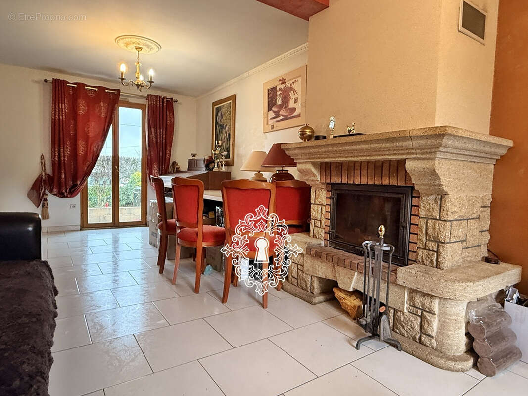 Maison à DONNEMARIE-DONTILLY