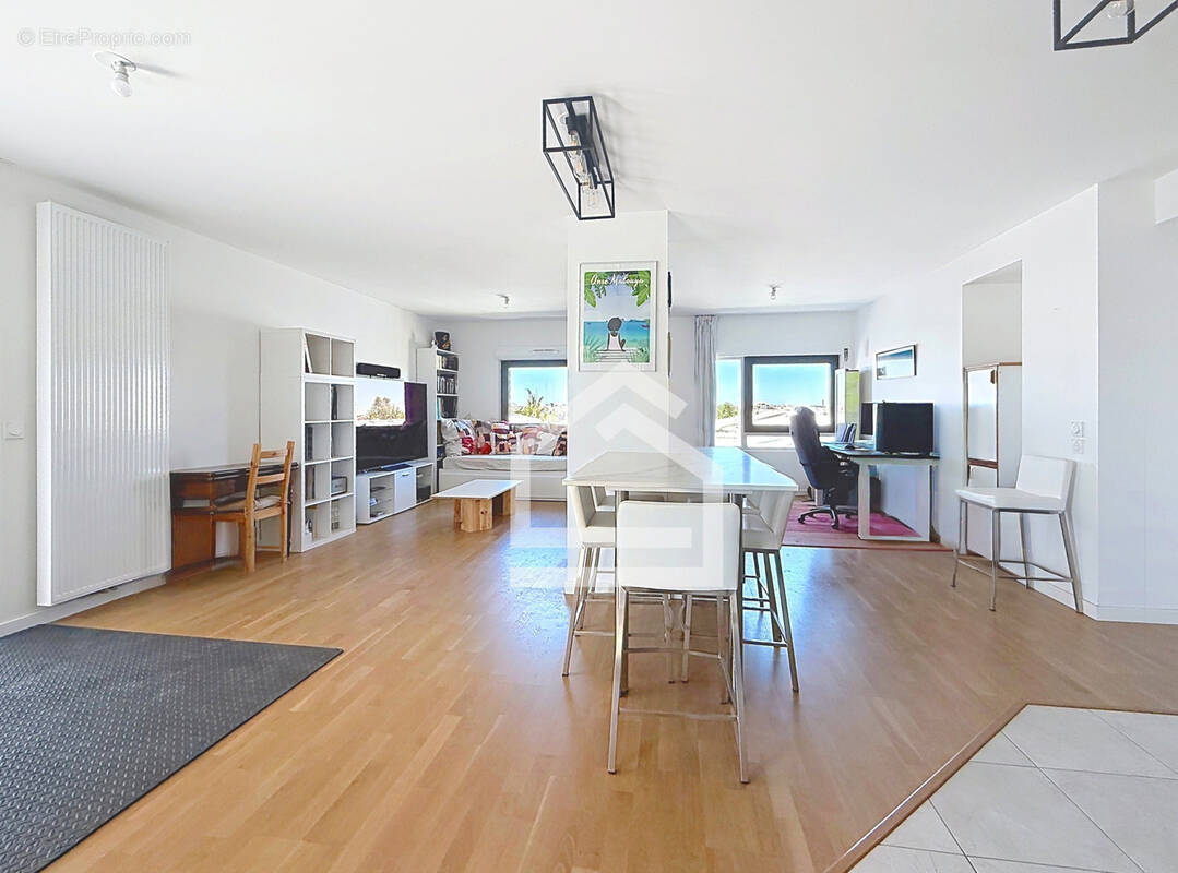 Appartement contemporain de 3 pièces à deux pas des quais de Bordeaux - photo 2