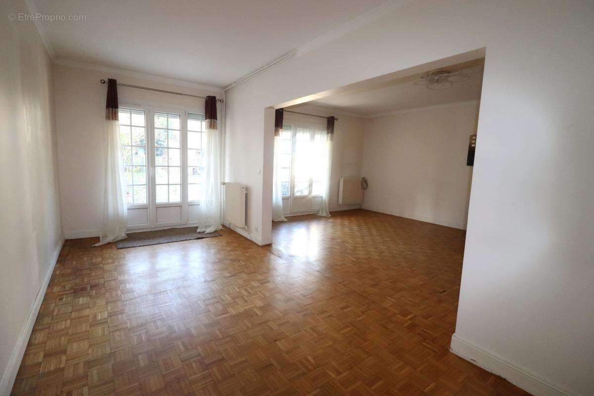 Maison à VIRY-CHATILLON