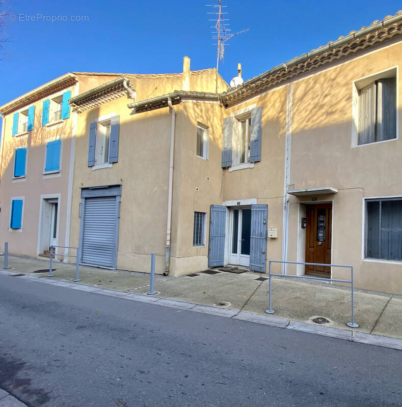 Maison à CAMARET-SUR-AIGUES