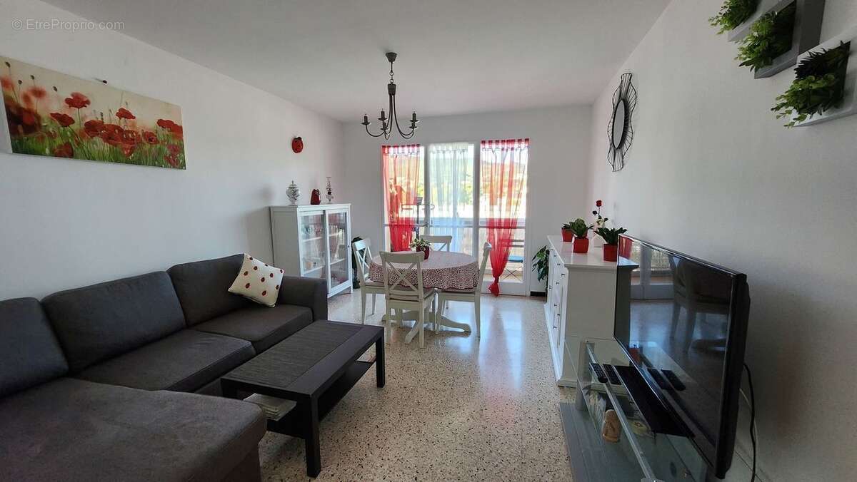 LA CIOTAT Appartement t3 - vue dégagée - calme - proche - Appartement à LA CIOTAT