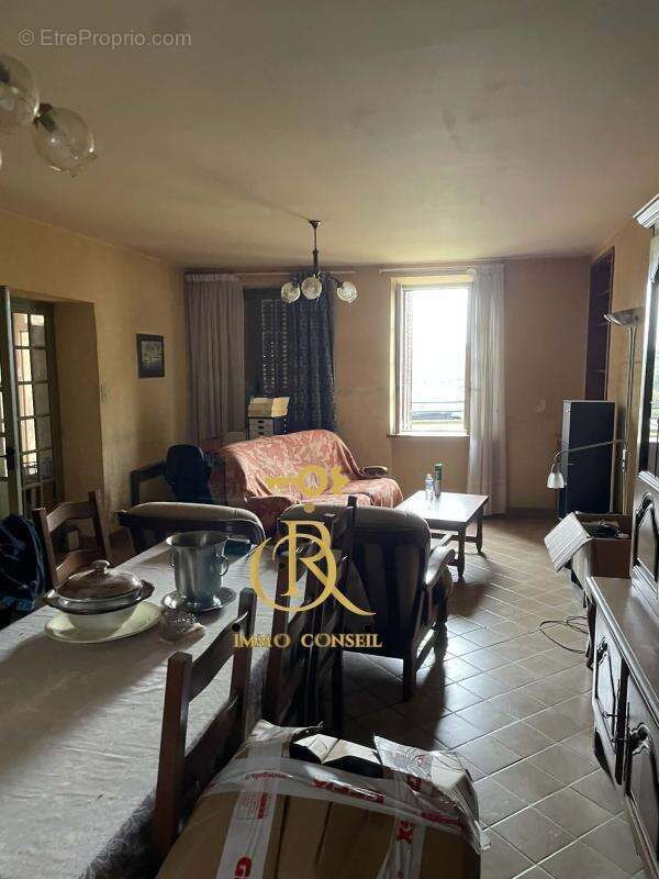 Maison à DURDAT-LAREQUILLE