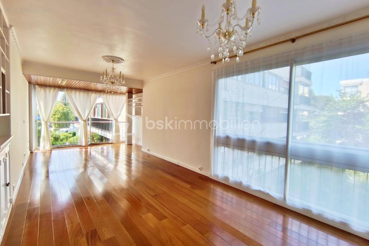 Appartement à FONTENAY-LE-FLEURY