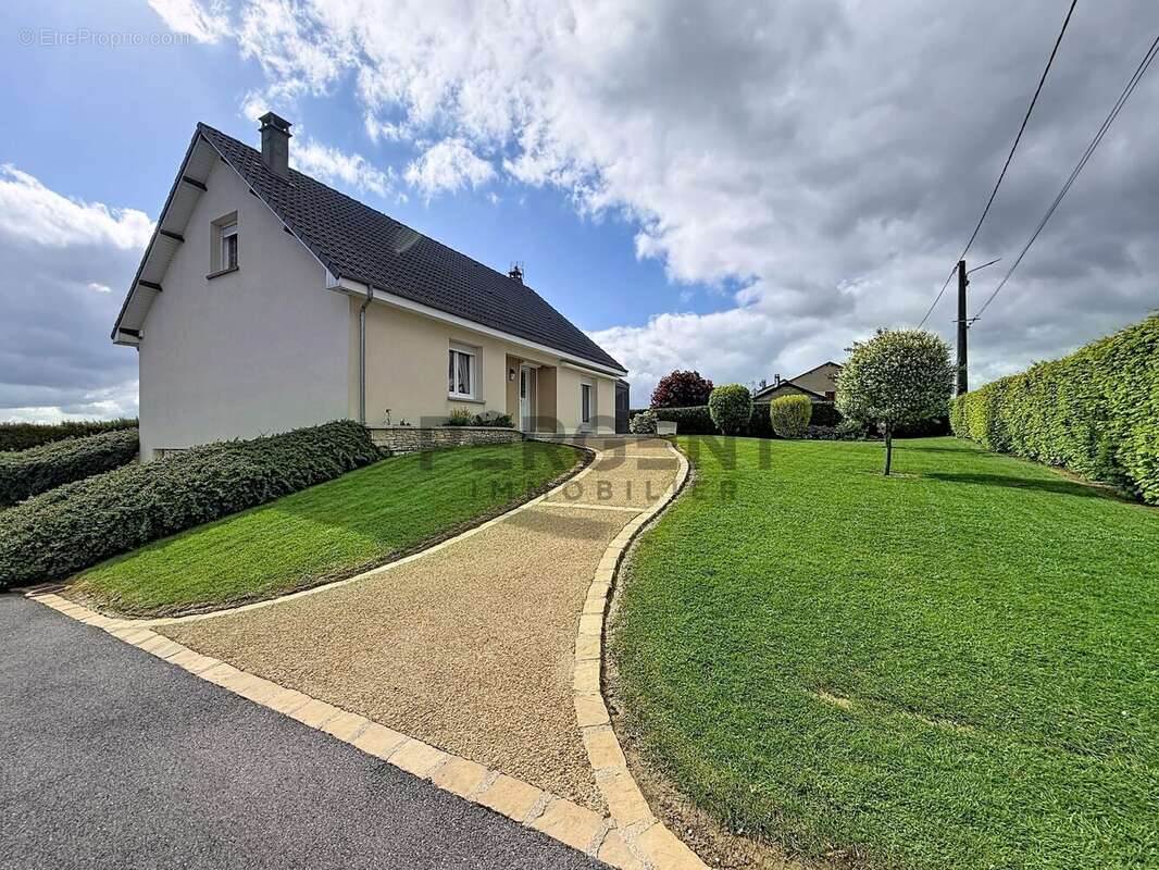 Maison à ROCROI
