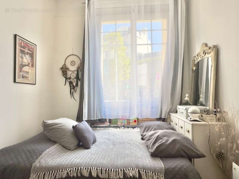 Appartement à LA GARENNE-COLOMBES