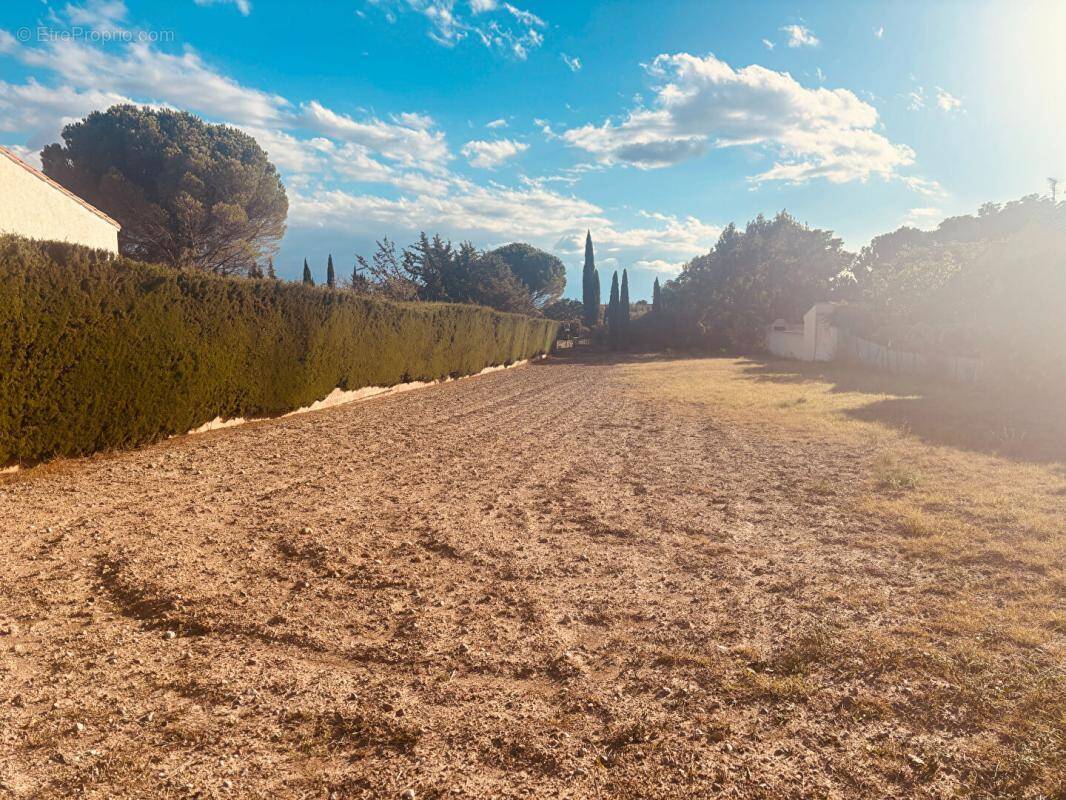 Terrain à LEZIGNAN-CORBIERES