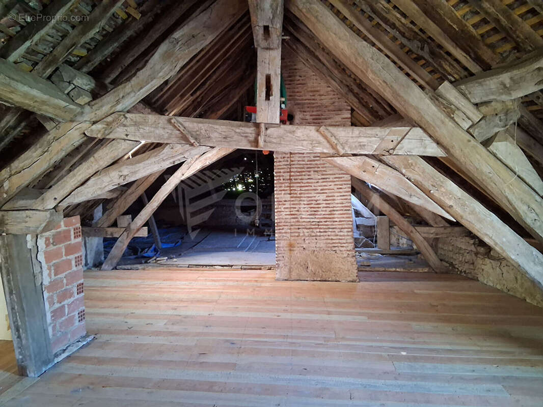 Maison à COULANGES-LA-VINEUSE