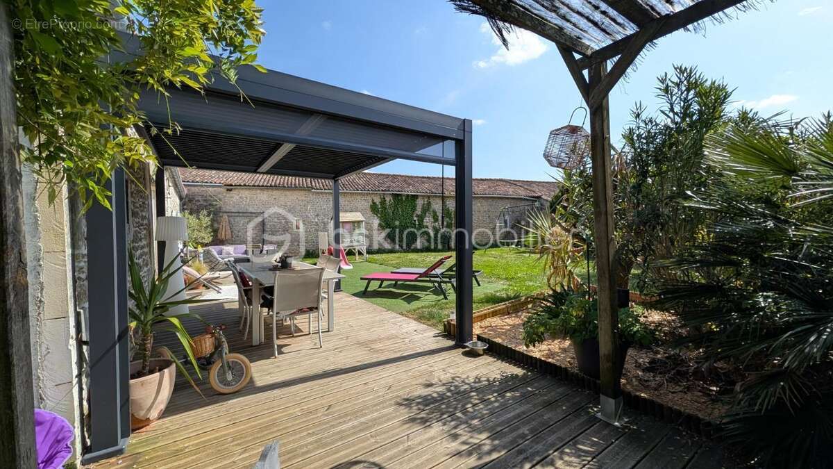 Maison à LA GRIPPERIE-SAINT-SYMPHORIEN
