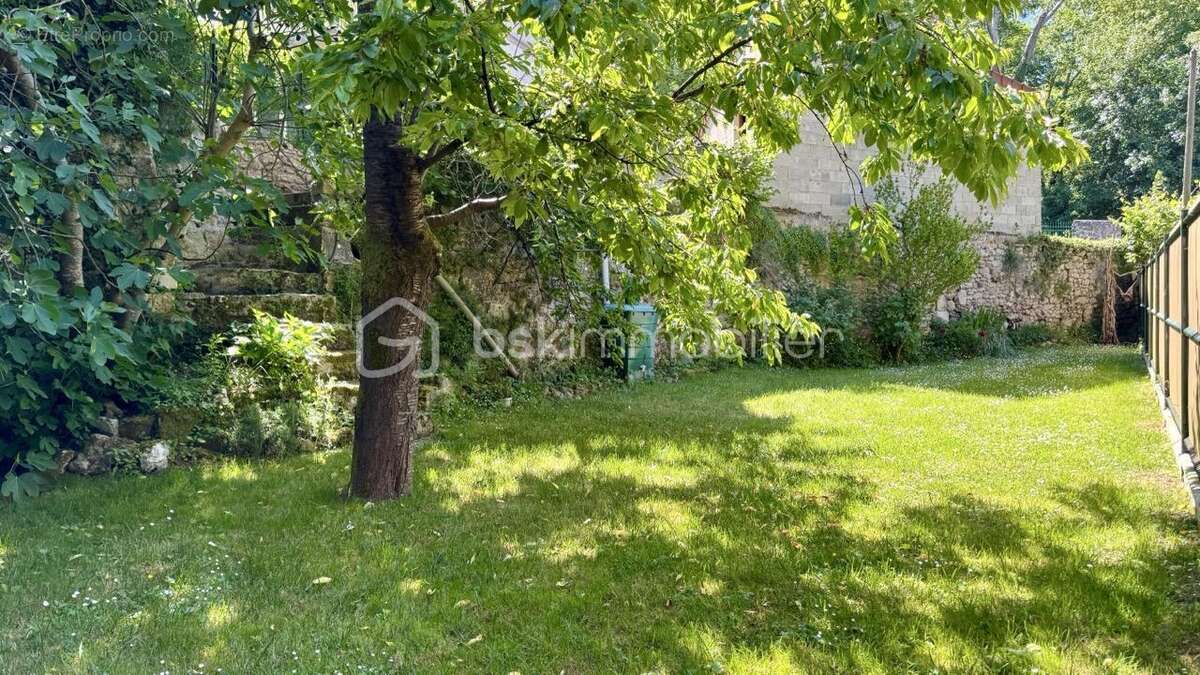 Maison de caractère à Crépy-en-Valois – Un cadre de vie paisible et pratique - photo 16