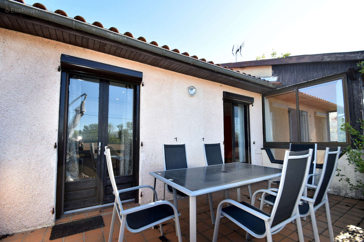 Maison à REYNIES