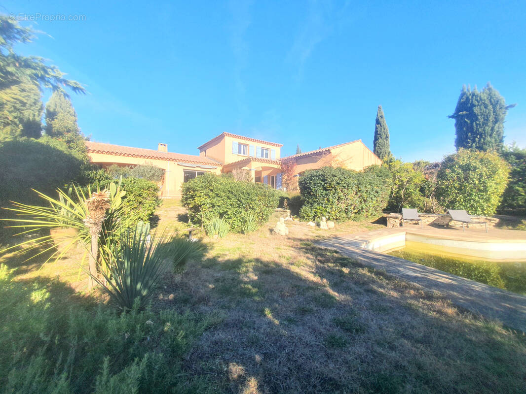 Maison à COMBAILLAUX