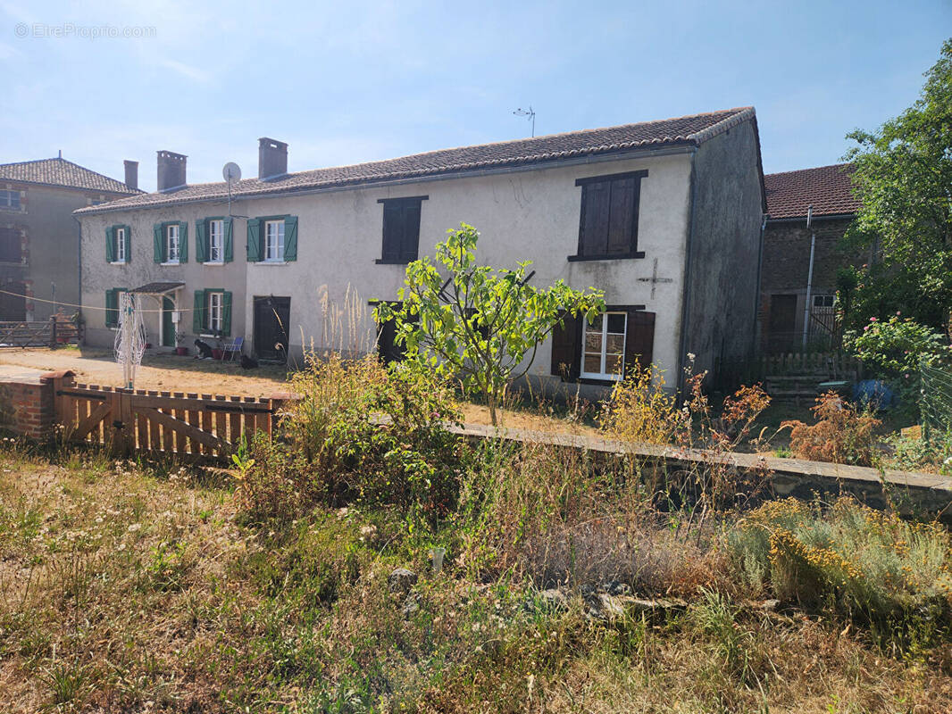 Maison à SAINT-MARTIAL-SUR-ISOP