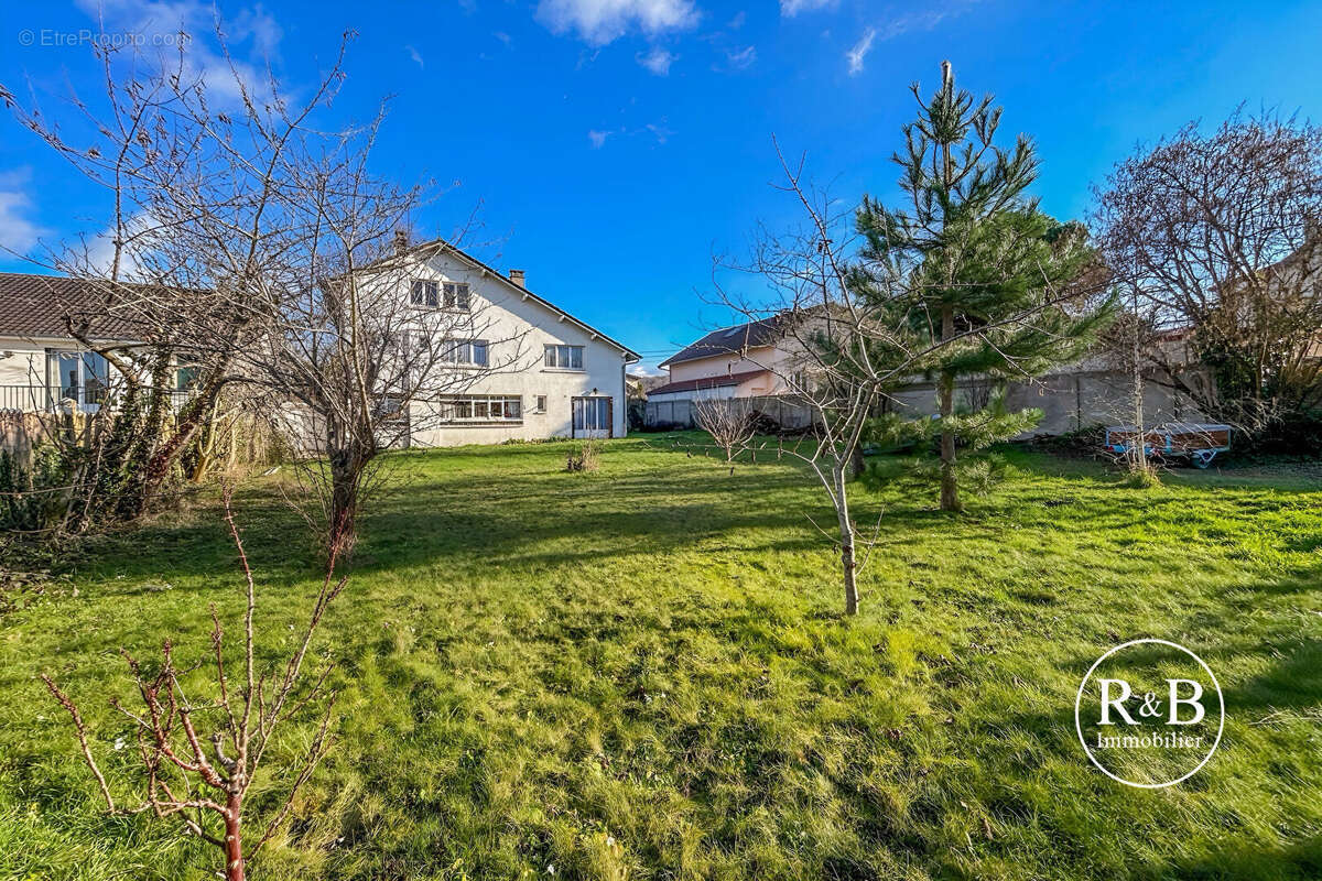 Maison à LES CLAYES-SOUS-BOIS