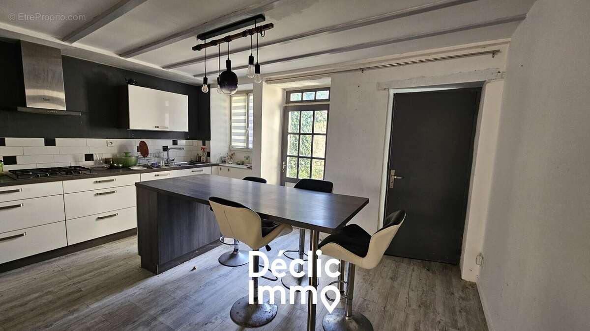 Maison mitoyenne au cur de St Maixent l'Ecole - photo 2