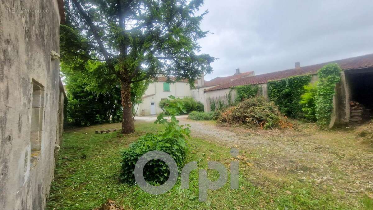 Maison à CROIX-CHAPEAU