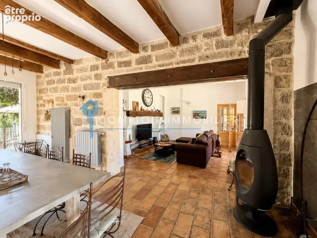 En Exclusivité Maison de village  d'environ 220 m2 hab entièrement rénové en 2021 sur 383 m2 de parcelle - photo 5
