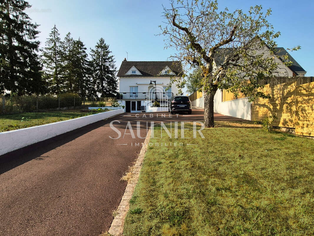 Exclusivité - Maison familiale de 126m2 avec dépendances proche du centre ville Saint-Georges-sur-Cher. - photo 20