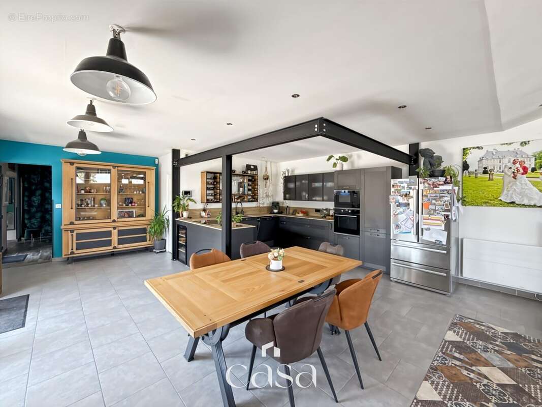 Maison 196 m² à Morteaux-Couliboeuf  - photo 6